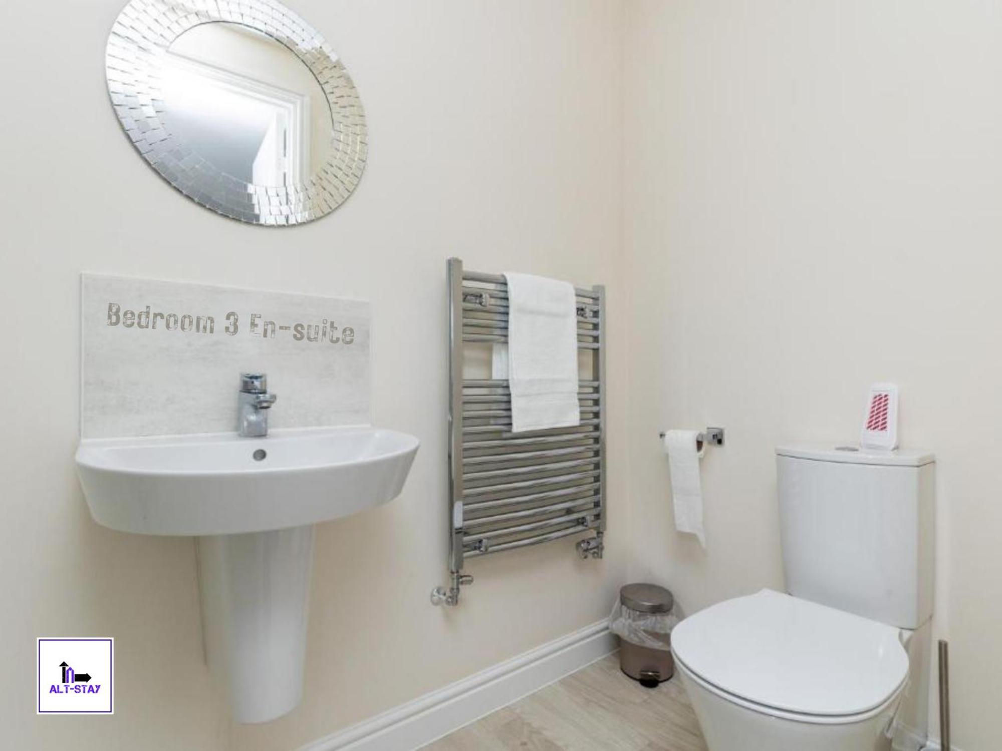 Alt-Stay Accommodation, City Fields - 4 Bed 3 Bath - Contractors & Long Stays Wakefield Kültér fotó